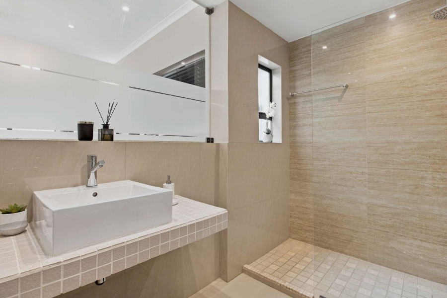 7 Bedroom Property for Sale in Oranjezicht Western Cape
